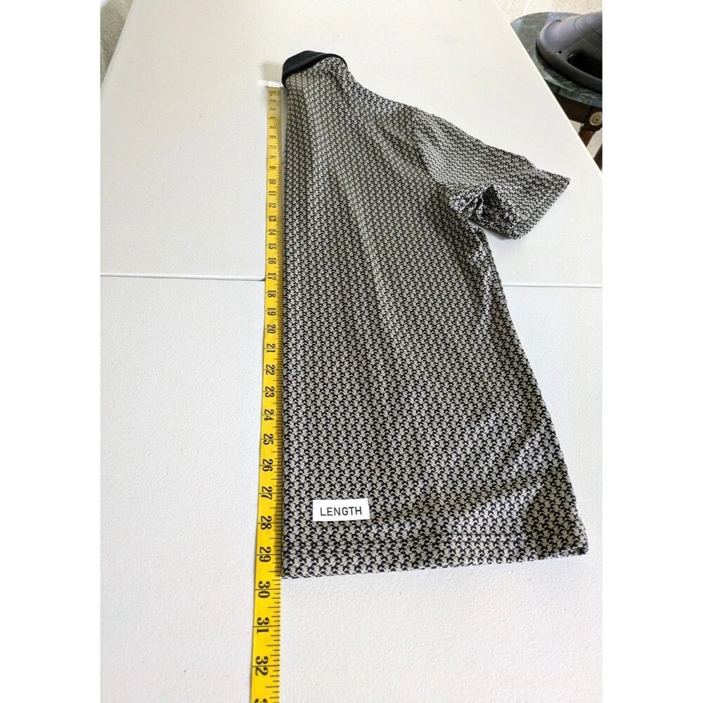 Under Armour Playoff Polo Shirt M Tan Black Micro Print UPF 40 Loose Fit READ - Picture 11 of 11